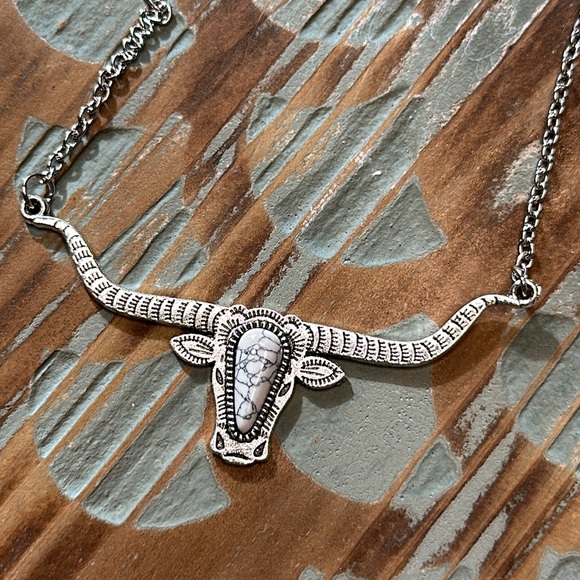 NWT White Turquoise Longhorn Bull Head Boho Necklace - Picture 7 of 12